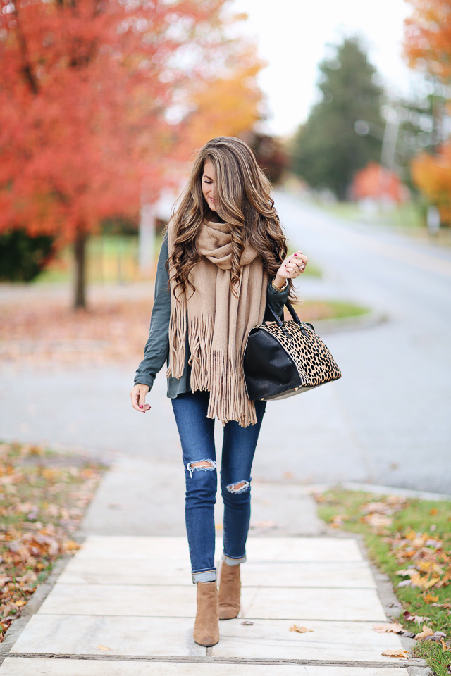 Steve Madden purse, brown with scarf