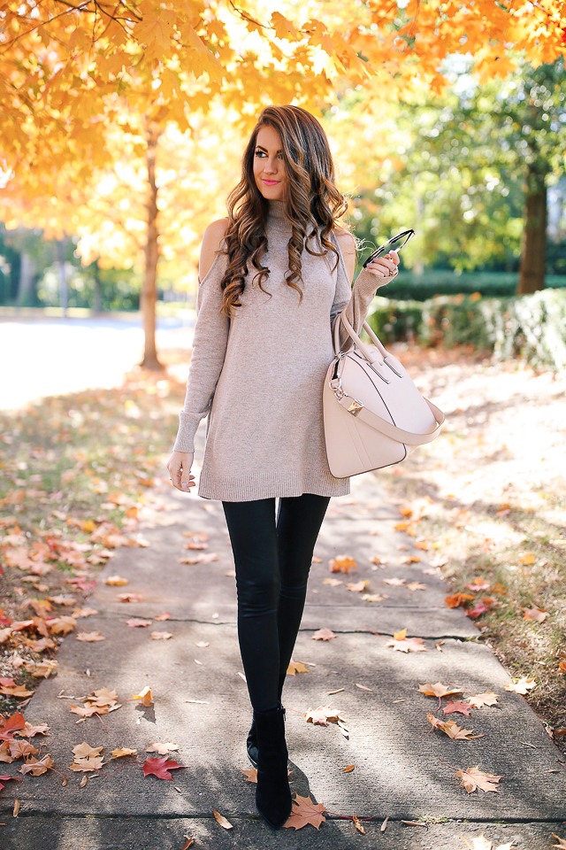 Faux leather leggings outfit