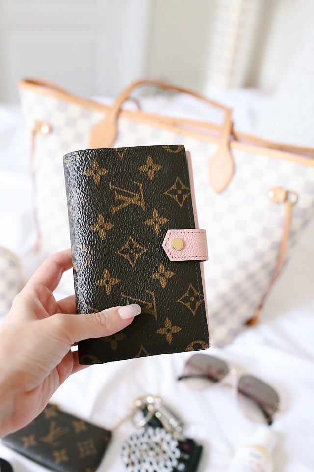 Louis Vuitton Neverfull - A full review on this timeless tote + photos!