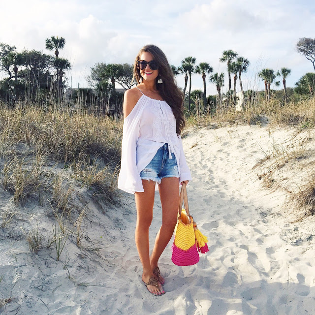 Love this beach outfit!