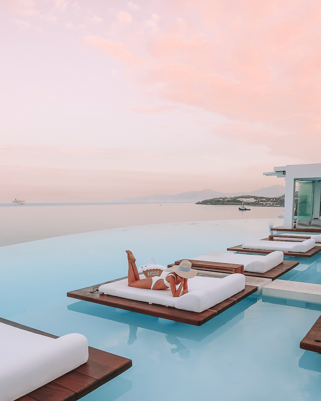 Travel Guide: Mykonos, Greece - Southern Curls & Pearls
