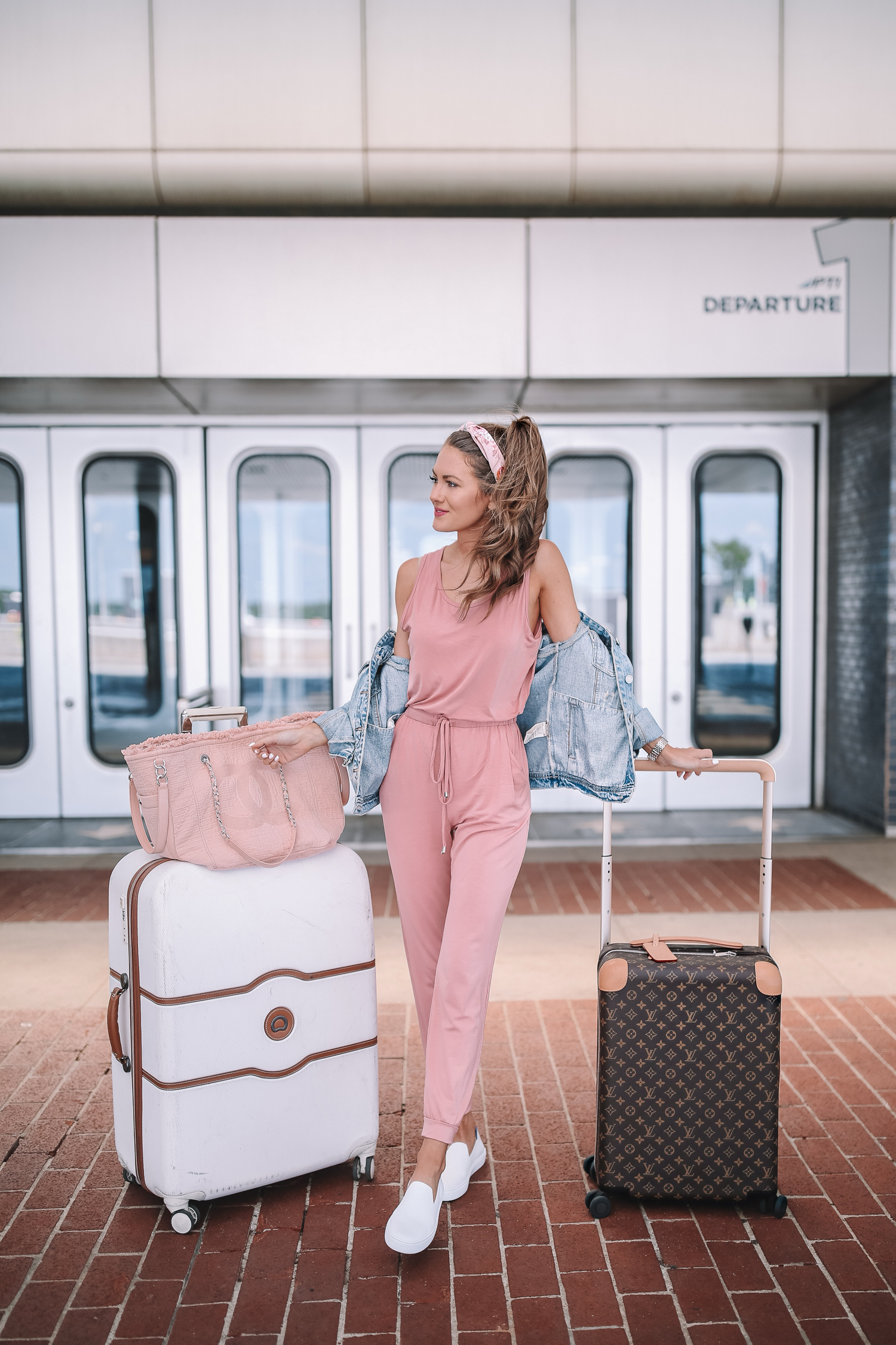 My Favorite Airport Outfits & Travel Essentials for Jetsetters