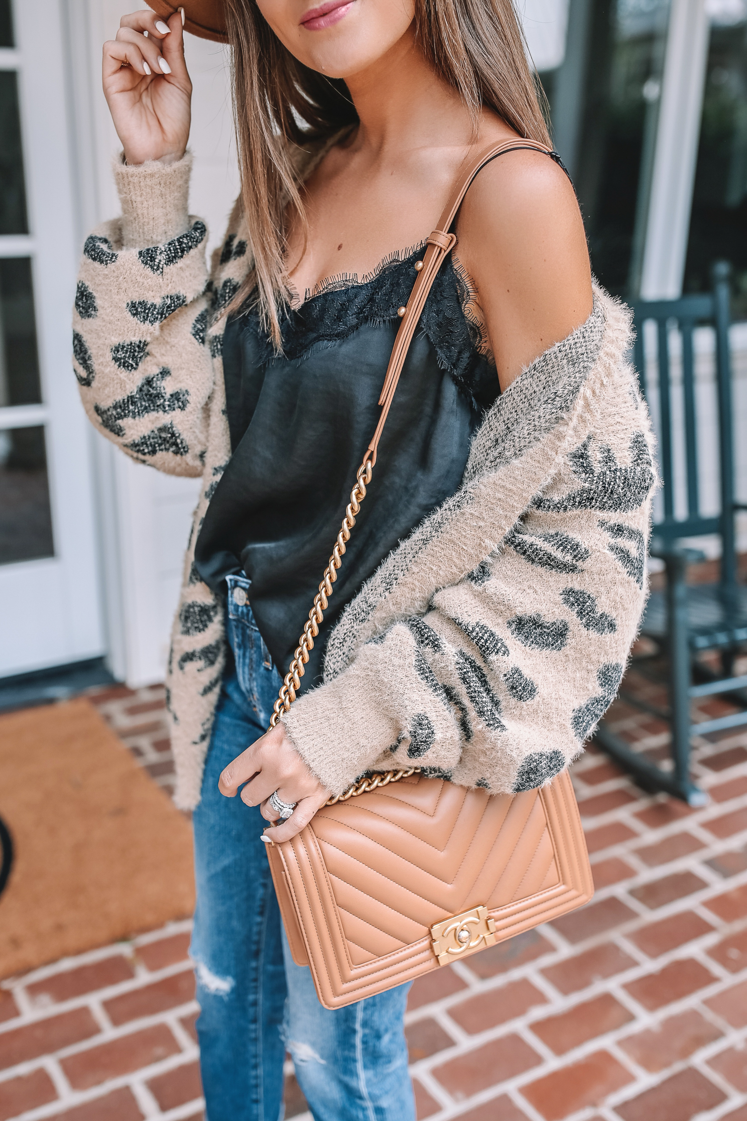 How To Look Fashionable With Leopard Bags –